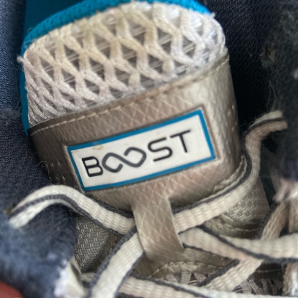 Retro Adidas Boost running shoes - Picture 2 of 8